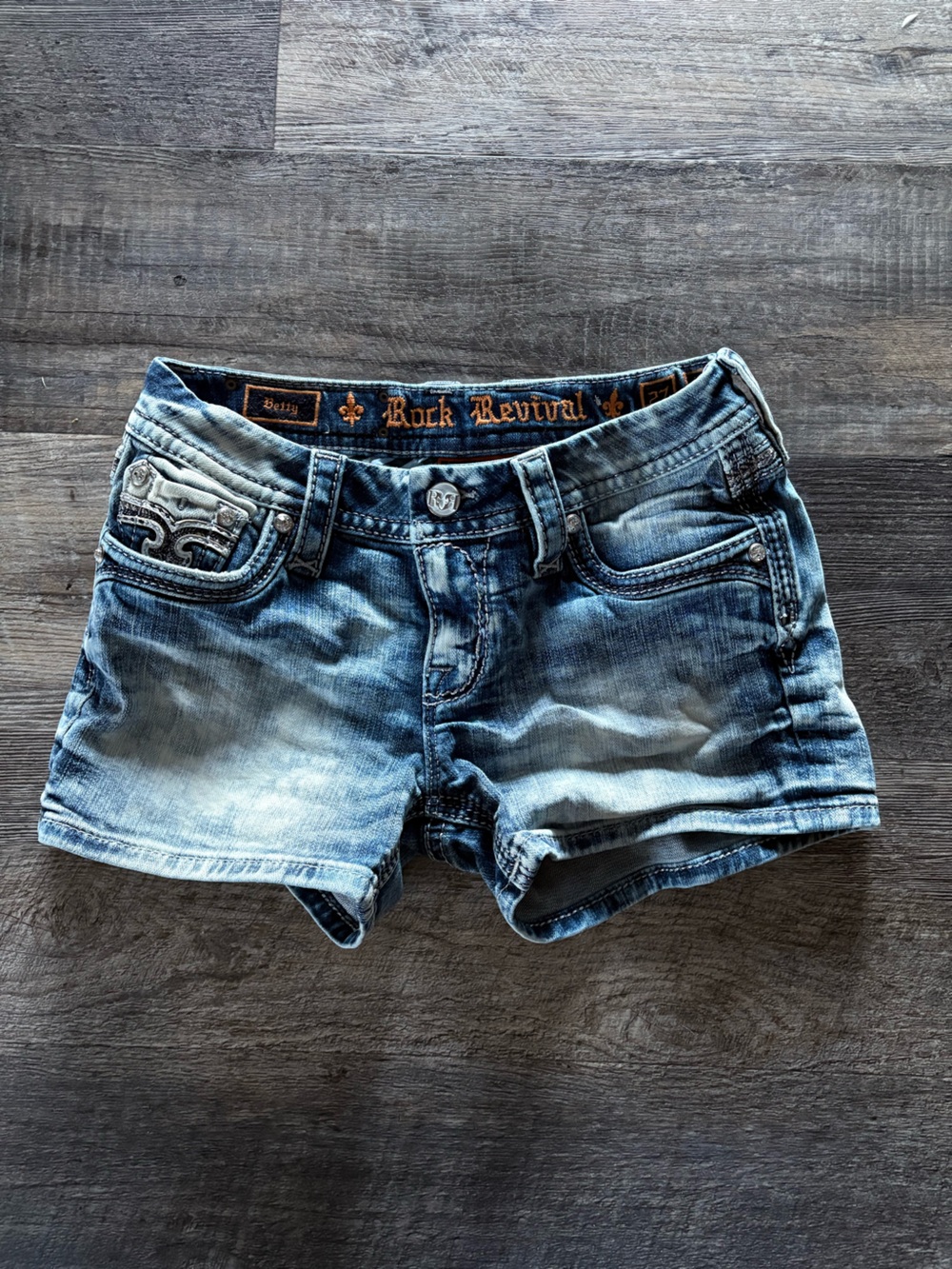 Rock Revival Betty shorts from Buckle 27 - Picture 2 of 3